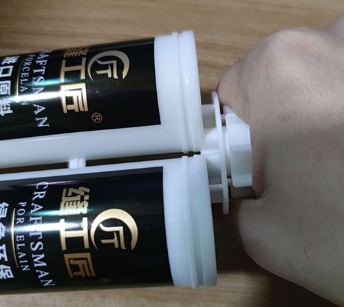美縫劑怎么打開蓋子？
